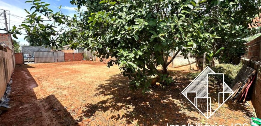 Lote de 250 metros fechado de muro – Bairro Jundiaquara