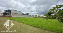 Terreno de 979 metros no Condomínio Village Ipanema 1