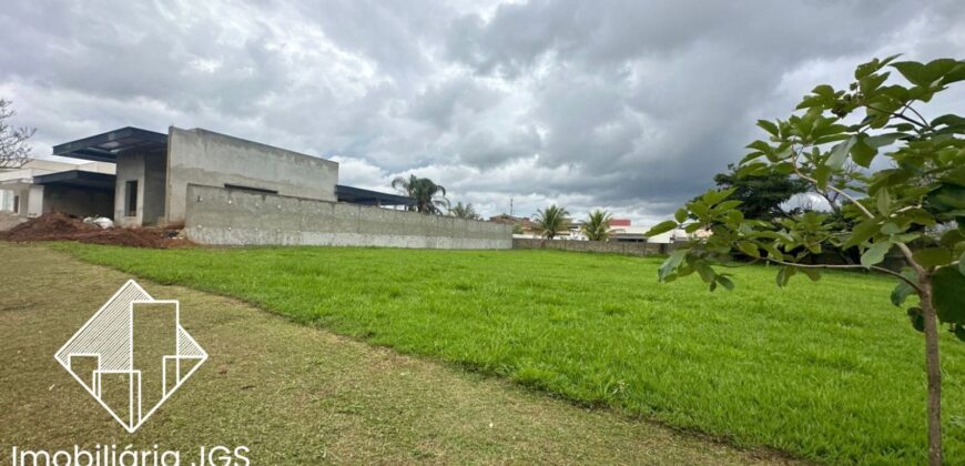 Terreno de 979 metros no Condomínio Village Ipanema 1