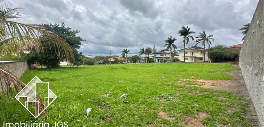 Terreno de 979 metros no Condomínio Village Ipanema 1