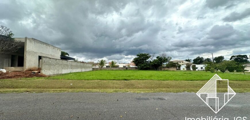 Terreno de 979 metros no Condomínio Village Ipanema 1