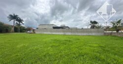 Terreno de 979 metros no Condomínio Village Ipanema 1