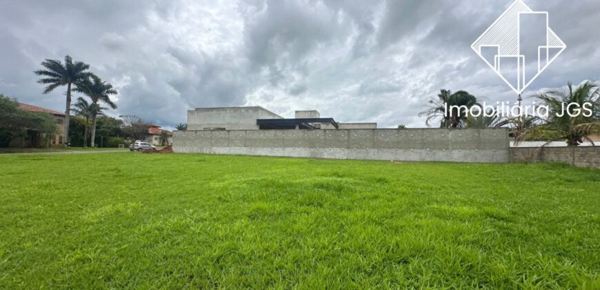 Terreno de 979 metros no Condomínio Village Ipanema 1