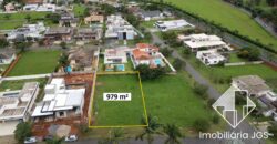 Terreno de 979 metros no Condomínio Village Ipanema 1
