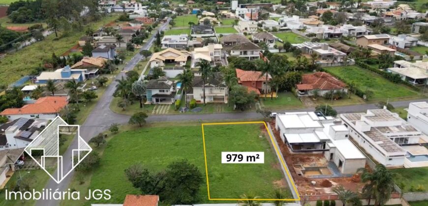 Terreno de 979 metros no Condomínio Village Ipanema 1