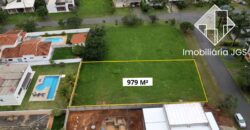 Terreno de 979 metros no Condomínio Village Ipanema 1