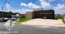 Excelente Casa de esquina no Condomínio Village Ipanema 2