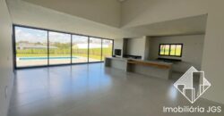 Excelente Casa de esquina no Condomínio Village Ipanema 2