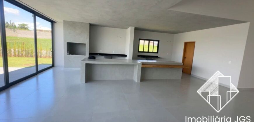 Excelente Casa de esquina no Condomínio Village Ipanema 2