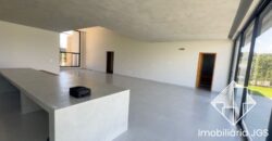 Excelente Casa de esquina no Condomínio Village Ipanema 2