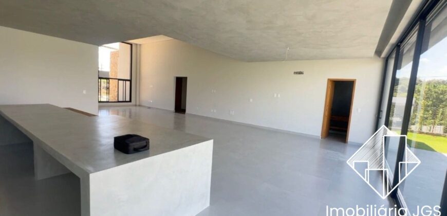 Excelente Casa de esquina no Condomínio Village Ipanema 2