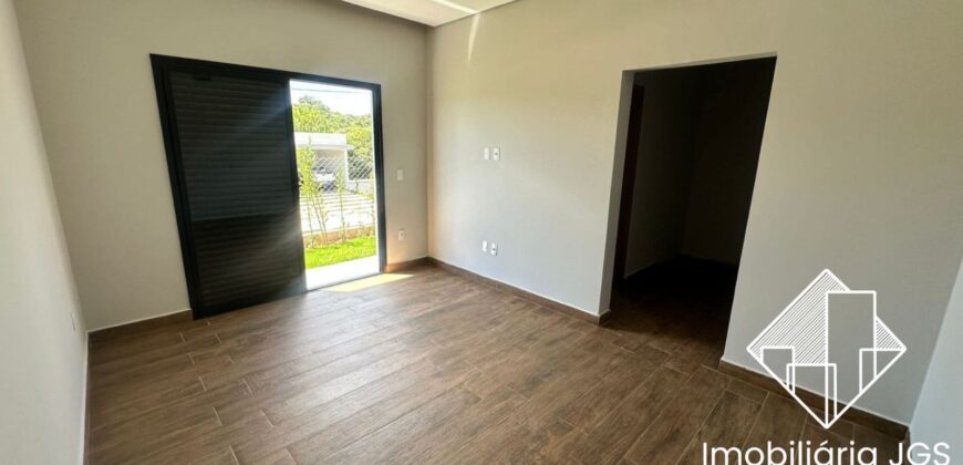 Excelente Casa de esquina no Condomínio Village Ipanema 2