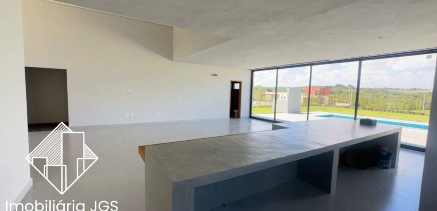 Excelente Casa de esquina no Condomínio Village Ipanema 2