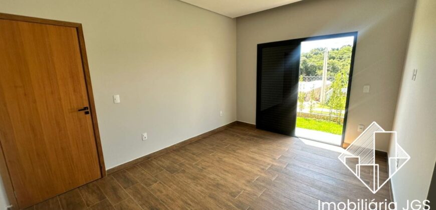 Excelente Casa de esquina no Condomínio Village Ipanema 2