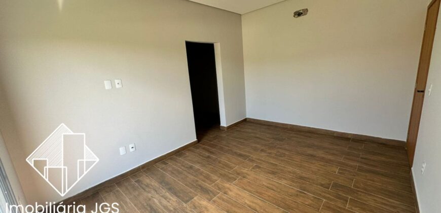 Excelente Casa de esquina no Condomínio Village Ipanema 2