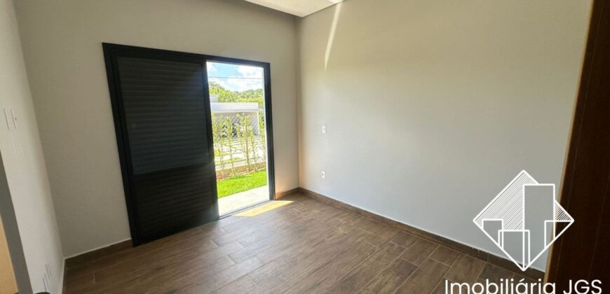 Excelente Casa de esquina no Condomínio Village Ipanema 2