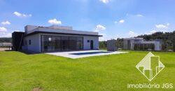 Excelente Casa de esquina no Condomínio Village Ipanema 2