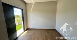 Excelente Casa de esquina no Condomínio Village Ipanema 2