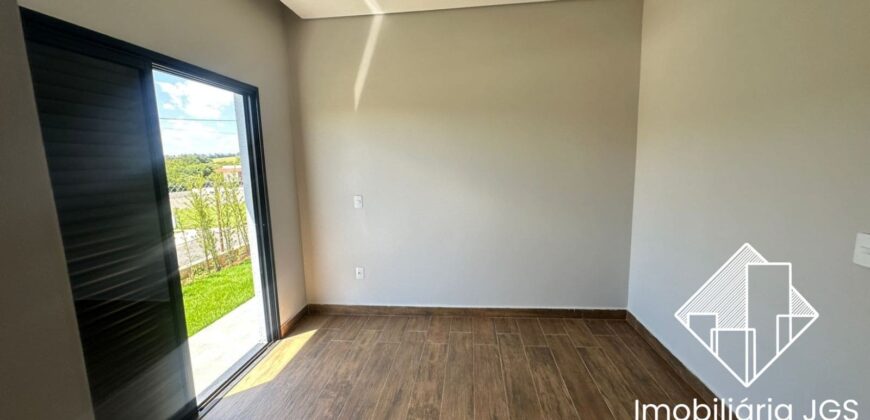 Excelente Casa de esquina no Condomínio Village Ipanema 2