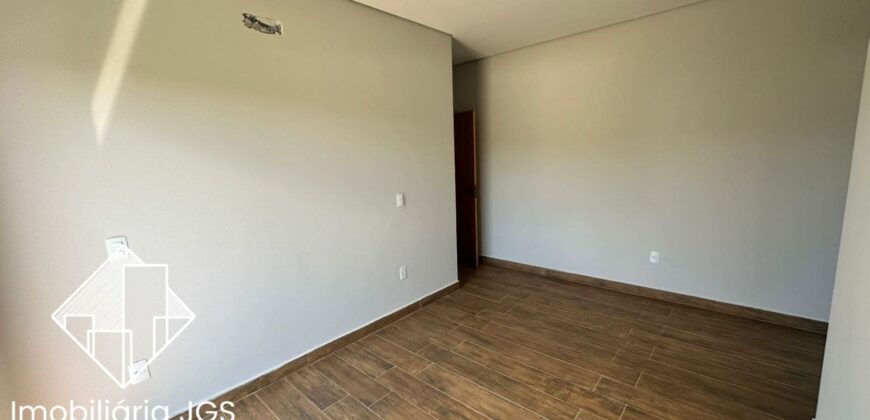 Excelente Casa de esquina no Condomínio Village Ipanema 2