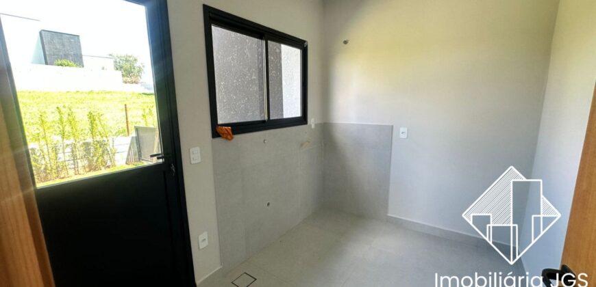 Excelente Casa de esquina no Condomínio Village Ipanema 2