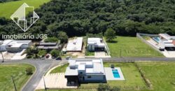 Excelente Casa de esquina no Condomínio Village Ipanema 2