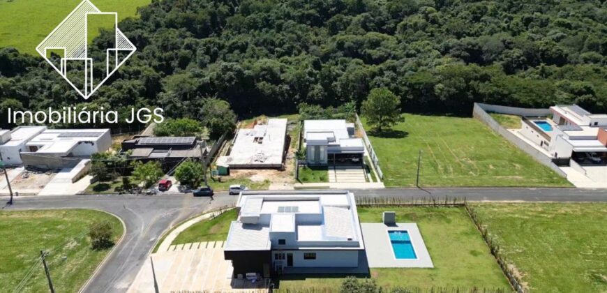 Excelente Casa de esquina no Condomínio Village Ipanema 2