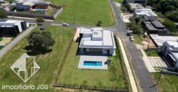 Excelente Casa de esquina no Condomínio Village Ipanema 2