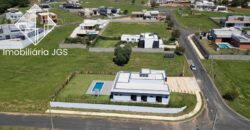 Excelente Casa de esquina no Condomínio Village Ipanema 2