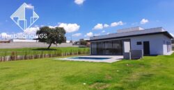 Excelente Casa de esquina no Condomínio Village Ipanema 2