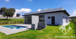 Excelente Casa de esquina no Condomínio Village Ipanema 2