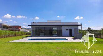 Excelente Casa de esquina no Condomínio Village Ipanema 2