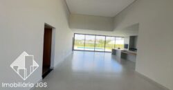 Excelente Casa de esquina no Condomínio Village Ipanema 2