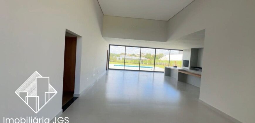 Excelente Casa de esquina no Condomínio Village Ipanema 2