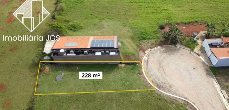 Oportunidade de Lote de 228 metros em Condomínio Fechado