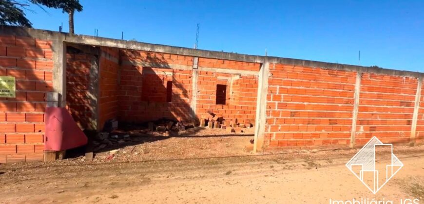 Casa em fase de construção no bairro Jundiaquara