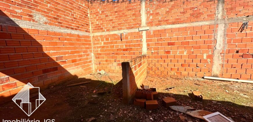 Casa em fase de construção no bairro Jundiaquara