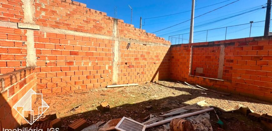 Casa em fase de construção no bairro Jundiaquara