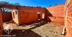 Casa em fase de construção no bairro Jundiaquara