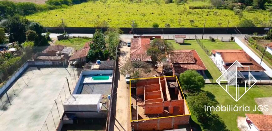 Casa em fase de construção no bairro Jundiaquara