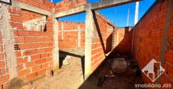 Casa em fase de construção no bairro Jundiaquara