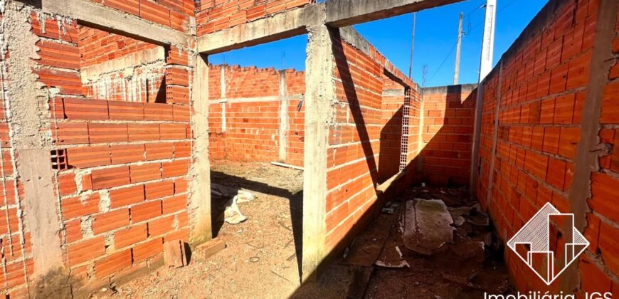 Casa em fase de construção no bairro Jundiaquara