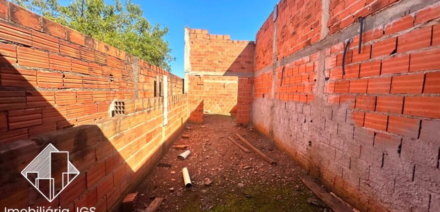 Casa em fase de construção no bairro Jundiaquara