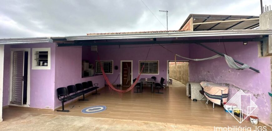Casa com piscina e quintal – Bairro colégio em Araçoiaba da Serra